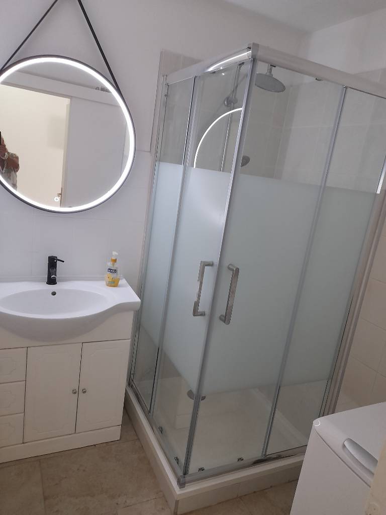 Grand studio meublé